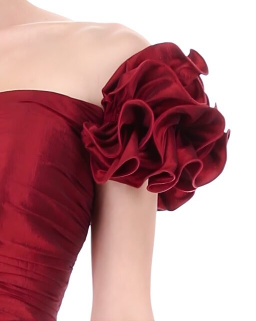 Si buscas un vestido corto que sea un "statement" de moda, este diseño color vino es para ti. Una pieza de escultura textil que te hará brillar. 🍷💥

Perfecto para esa cena especial o ese evento donde el Efecto Wow es obligatorio.