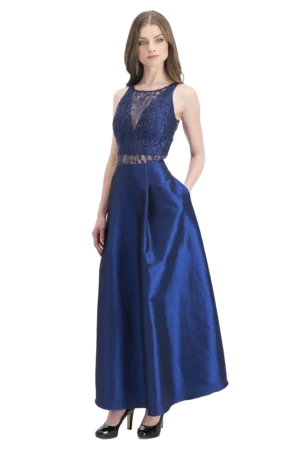 Vestido largo con espalda semidescubierta y transparencias