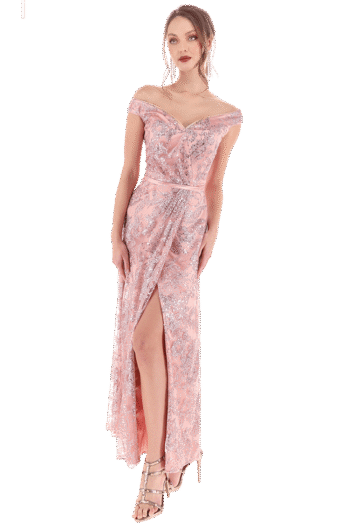 Vestido largo off shoulders de falda con abertura.