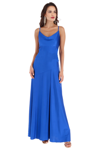 Vestido largo escote columpio de falda recta con abertura.