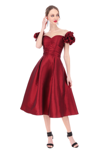 Vestido corto strapless corazón de falda media circular con tablas.