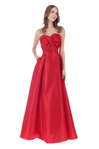 Vestido largo strapless con moño delantero de falda con tablones.