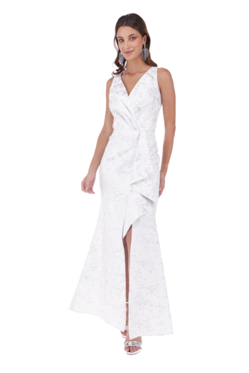 Vestido largo de escote V con drapeado con falda larga corte sirena.