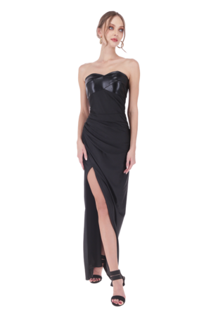 Vestido largo recto de strapless corazón con drapeado y abertura.