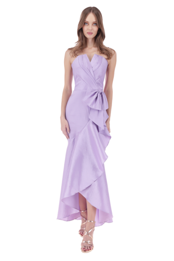 Vestido largo strapless escote V con falda corte sirena envolvente y abertura.