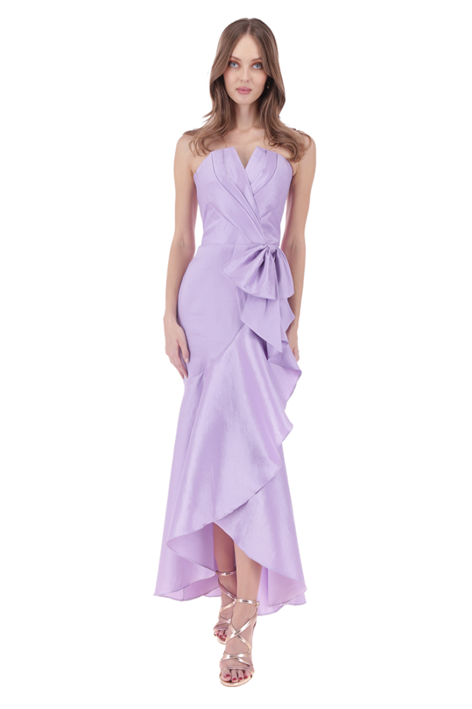 Vestido largo strapless escote V con falda corte sirena envolvente y abertura.