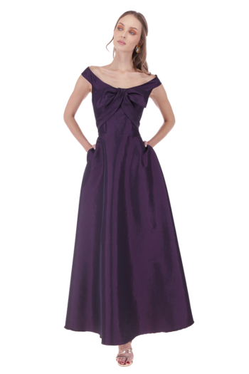 Vestido largo con escote bardot de falda línea A.