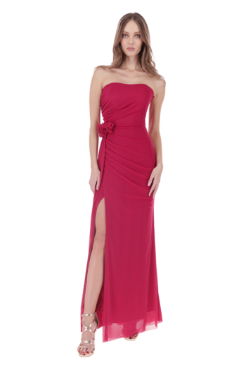 Vestido largo escote strapless de falda corte sirena con abertura.