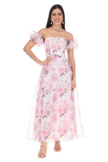 Vestido largo con manga puff de falda semicircular con cauda.