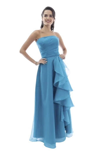 Vestido largo strapless drapeado de falda media circular con escarolas y abertura.