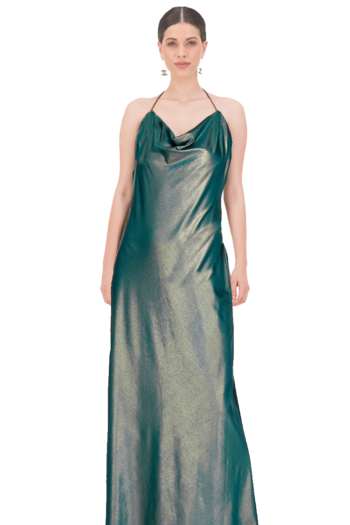 Vestido largo de escote columpio con espalda descubierta.