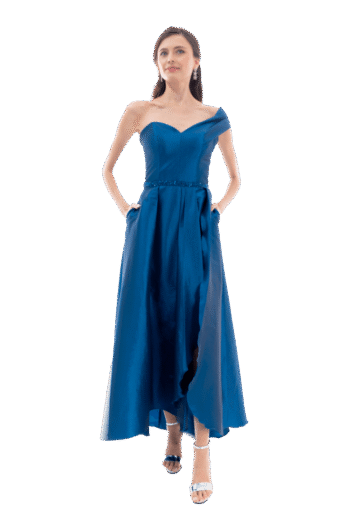 Vestido largo de manga kimono con transparencias en costados.