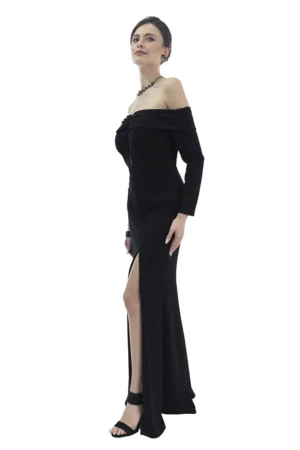 Vestido largo tipo sirena, manga larga, cuello drapeado y escote off shoulders