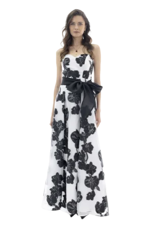 Vestido strapless corazón, falda con tablones encontrados y lazo para amarre.