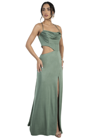 Vestido largo escote cascada con detalle corset, cut out en costado derecho, falda larga semi circular y abertura