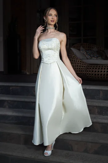 Vestido de Novia Hueso Strapless en Jacquard con Sobrefalda Desmontable