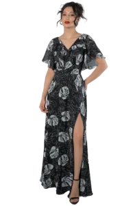 Vestido largo negro con estampado tropical de hojas blancas, escote en V y mangas tipo olán, modelo Massima colección otoño-invierno, vista frontal