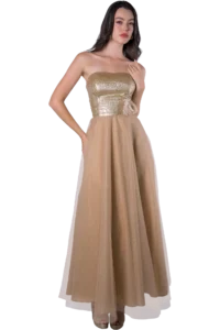 Vestido strapless largo color dorado con falda circular de tul brillante y flor 3D en cintura, modelo Massima colección otoño-invierno, vista frontal