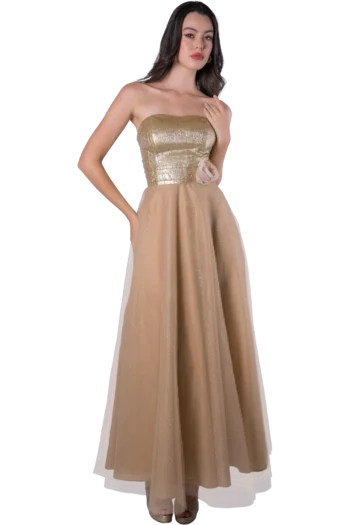 Vestido strapless largo color dorado con falda circular de tul brillante y flor 3D en cintura, modelo Massima colección otoño-invierno, vista frontal