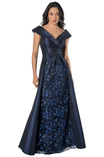 Vestido largo azul marino con cuerpo escote off shoulder estructurado en tafetán y falda en tull 3D