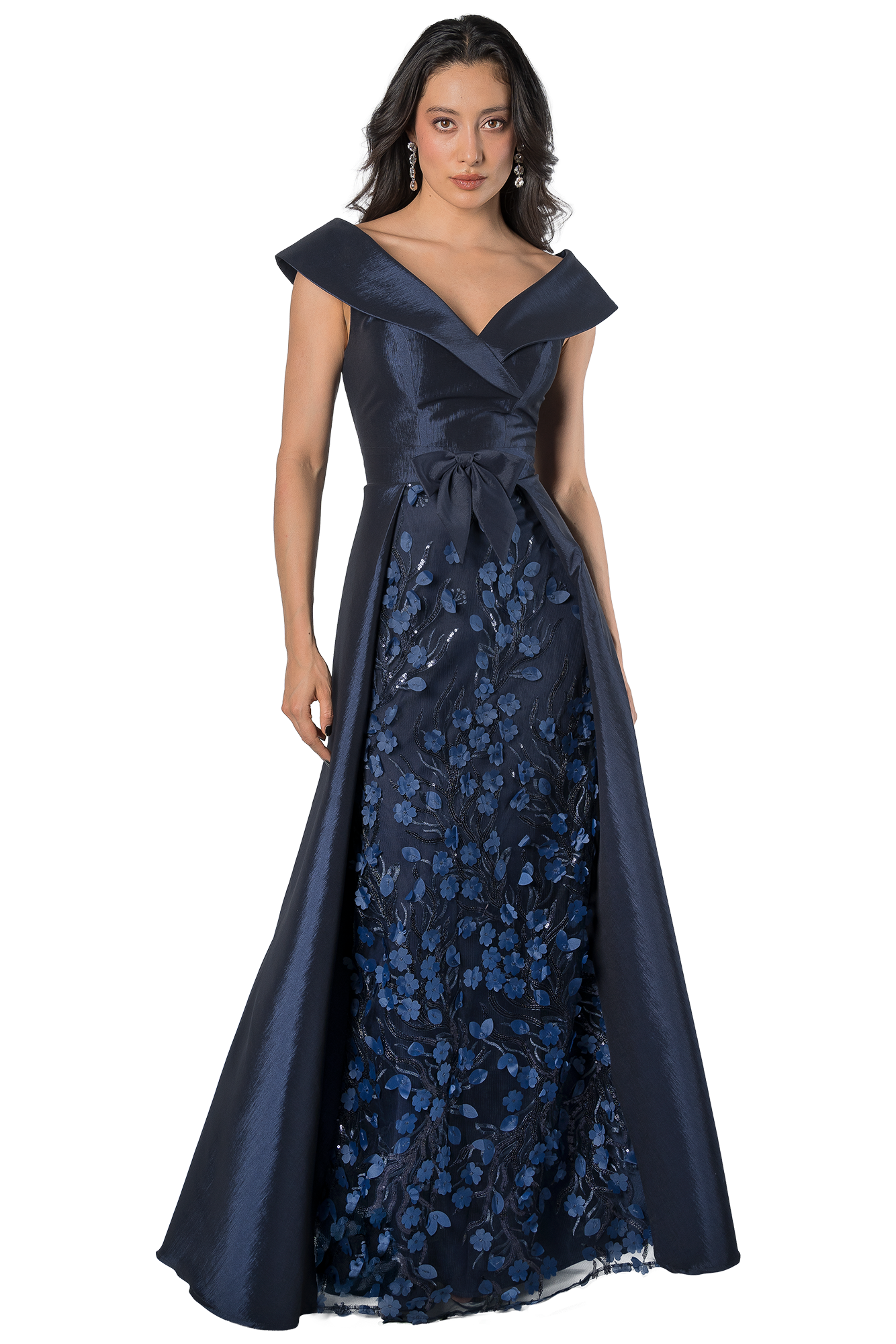 Vestido largo azul marino con cuerpo escote off shoulder estructurado en tafetán y falda en tull 3D