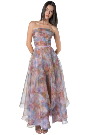 Vestido strapless con falda asimétrica en capas de organza estampada en tonos naranja y rojo acuarela, cuerpo estructurado, colección Massima otoño-invierno, vista frontal