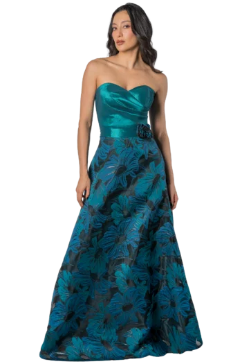 Vestido largo strapless verde jade con drapeado y flor en la cintura, ideal para gala - Massima