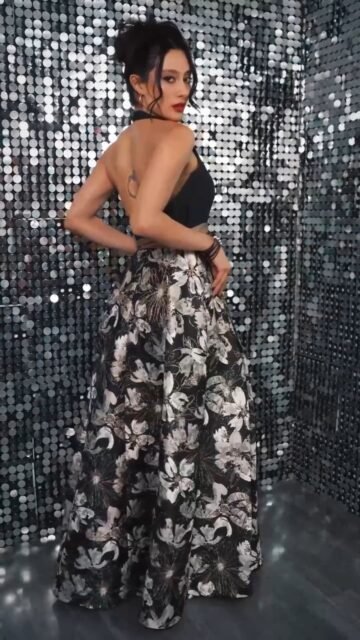 Detalles que roban miradas. 🖤✨Lo nuevo de la Colección Otoño 2026 en Massima fusiona la sofisticación del negro con texturas espectaculares. Tres siluetas únicas para ser la mejor vestida de la noche. 👑👇 ¿1, 2 o 3? Cuéntanos tu favorito en los comentarios.#vestidosdefiesta #VestidosDeNoche #OtoñoInvierno #nuevacolección #MASSIMA