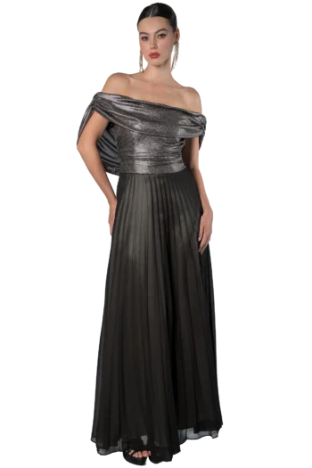 Vestido largo negro metalizado con escote off shoulder cascada y falda plisada, ideal para gala - Massima