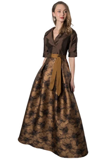 Vestido para mamá del novio café con cuello sport y solapa cruzada - Massima