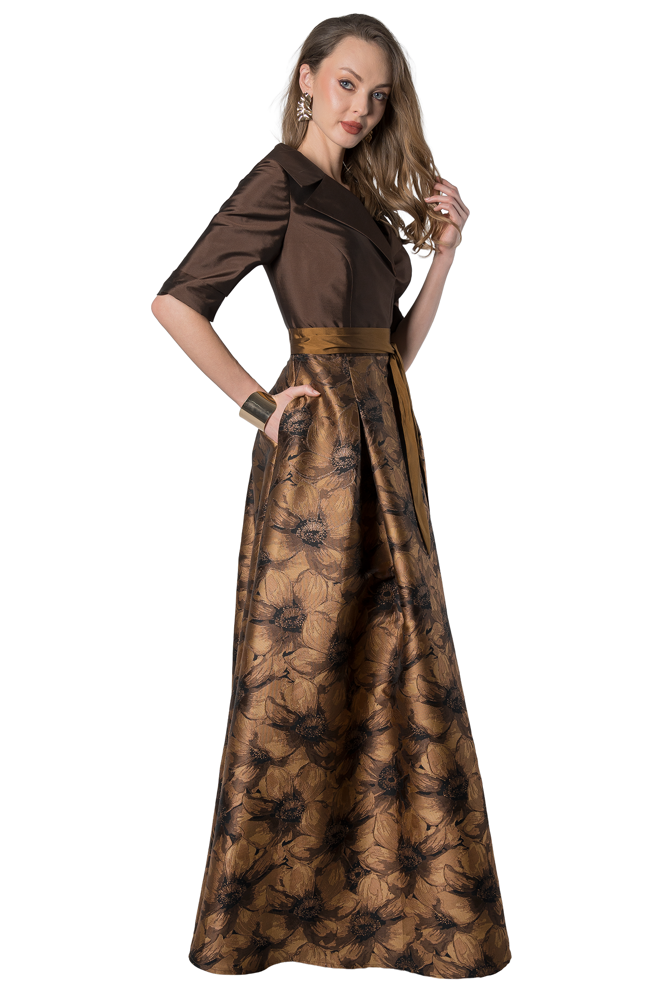 Vestido para mamá del novio café con cuello sport y solapa cruzada - Massima