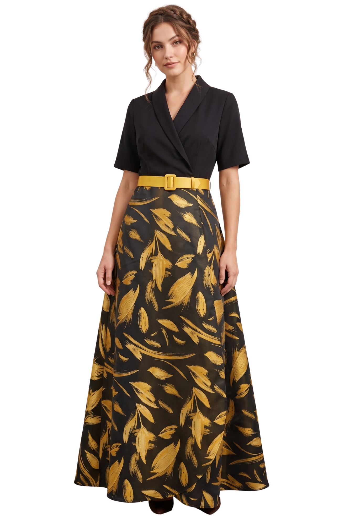 Mujer modelando un vestido largo envolvente escote smoking cruzado y manga corta, con top negro sólido, detalle de cinturón amarillo y falda línea A estampada en jackard.