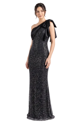 Modelo luciendo un vestido de noche asimétrico negro con top de satín stretch drapeado de un hombro, moño voluminoso y falda estilo sirena en tejido con glitter destellante.